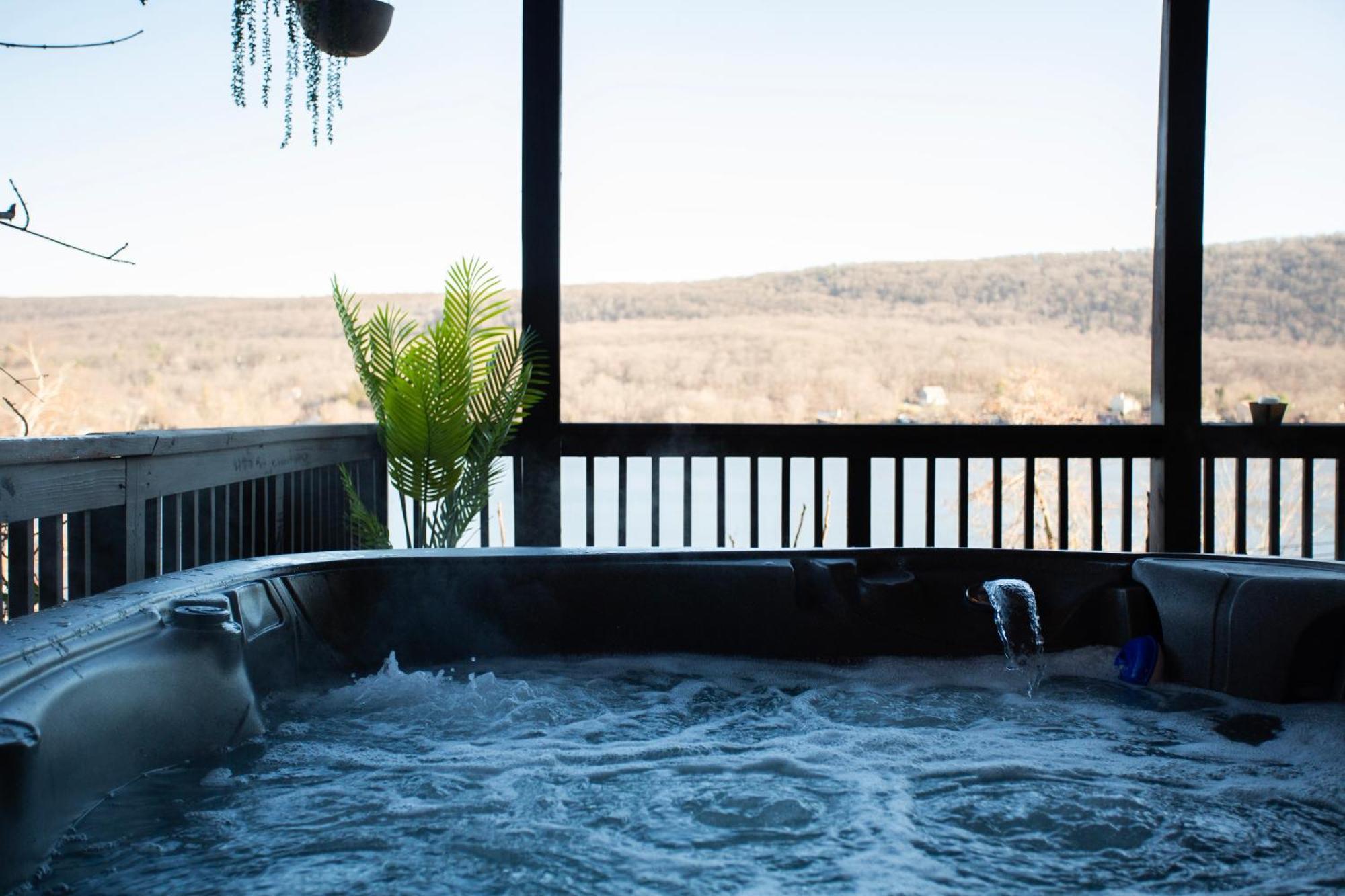 Lakeview House - Hot Tub - Firepit - Stunning Views - Spacious Deck - Cozy Living Room - Bar Greenwood Lake エクステリア 写真