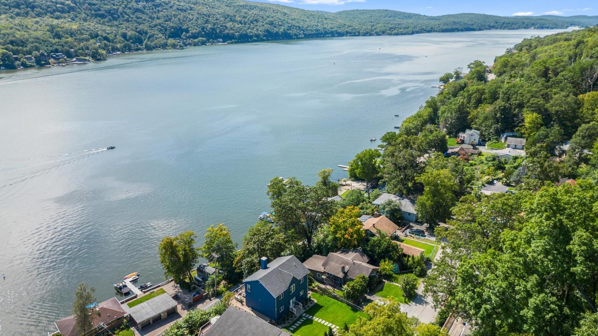 Lakeview House - Hot Tub - Firepit - Stunning Views - Spacious Deck - Cozy Living Room - Bar Greenwood Lake エクステリア 写真